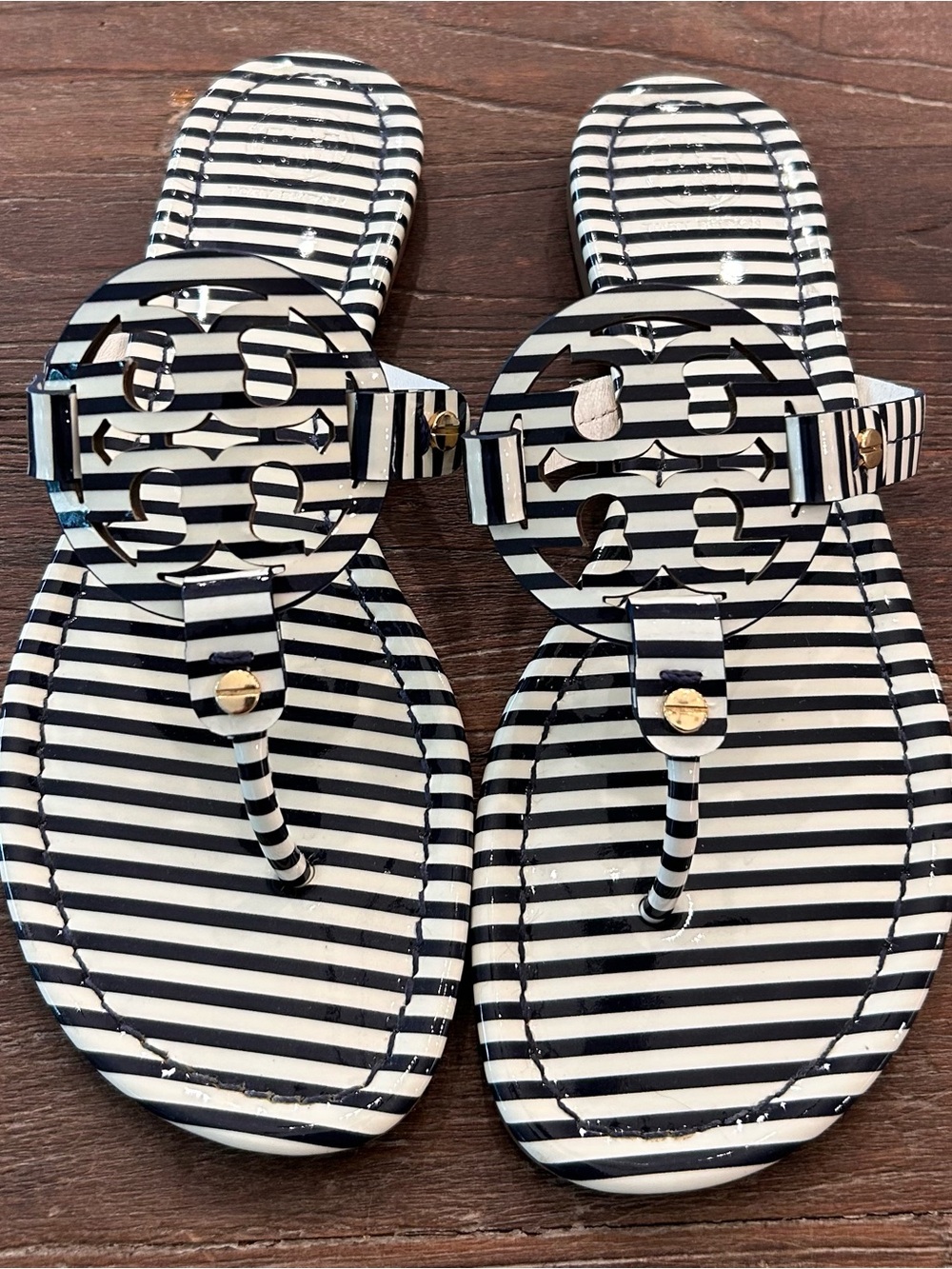 Tory Burch Miller Stripe Jelly Sandals Navy White Logo Thong Size 8M NWOT - Picture 2 of 11